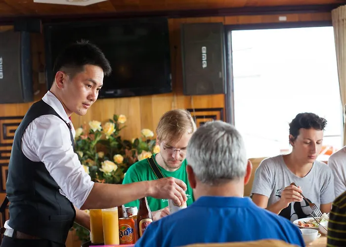 Gasthuis In Boat - Bay Cruise For Backpackers Ha Long
