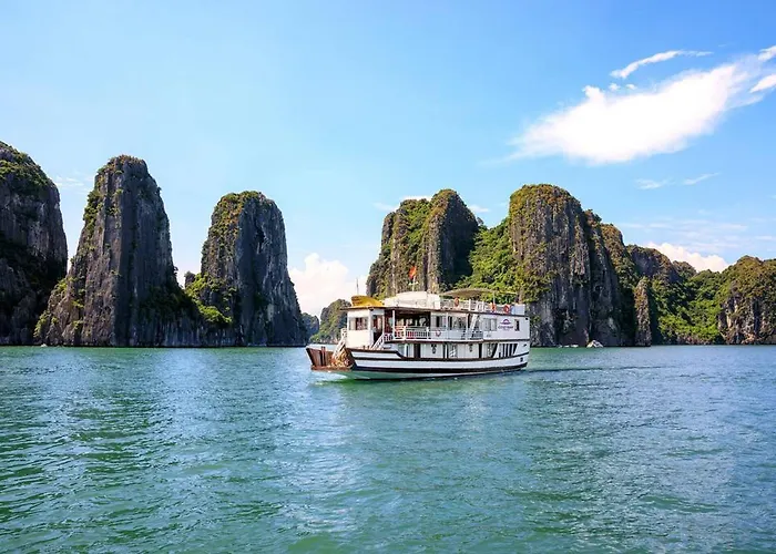 In Boat - Bay Cruise For Backpackers * Ha Long