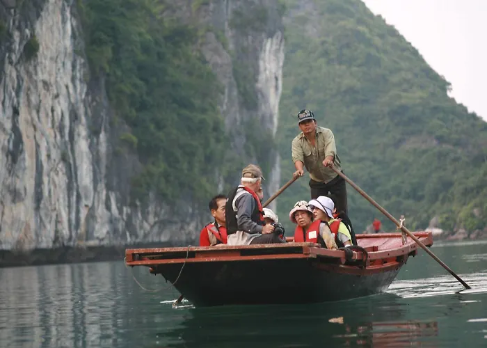 In Boat - Bay Cruise For Backpackers Gasthuis *
