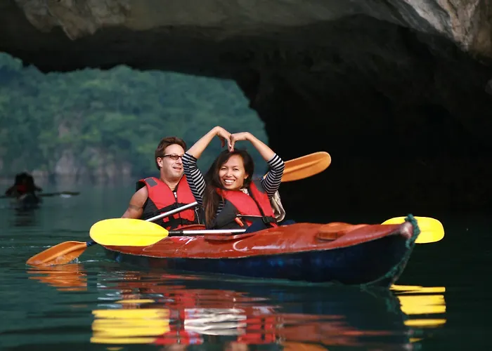 In Boat - Bay Cruise For Backpackers *