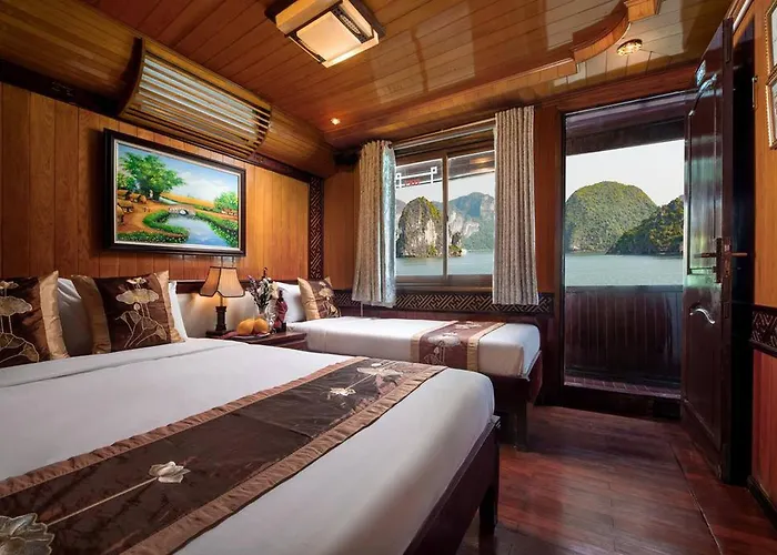 In Boat - Bay Cruise For Backpackers Gasthuis Ha Long